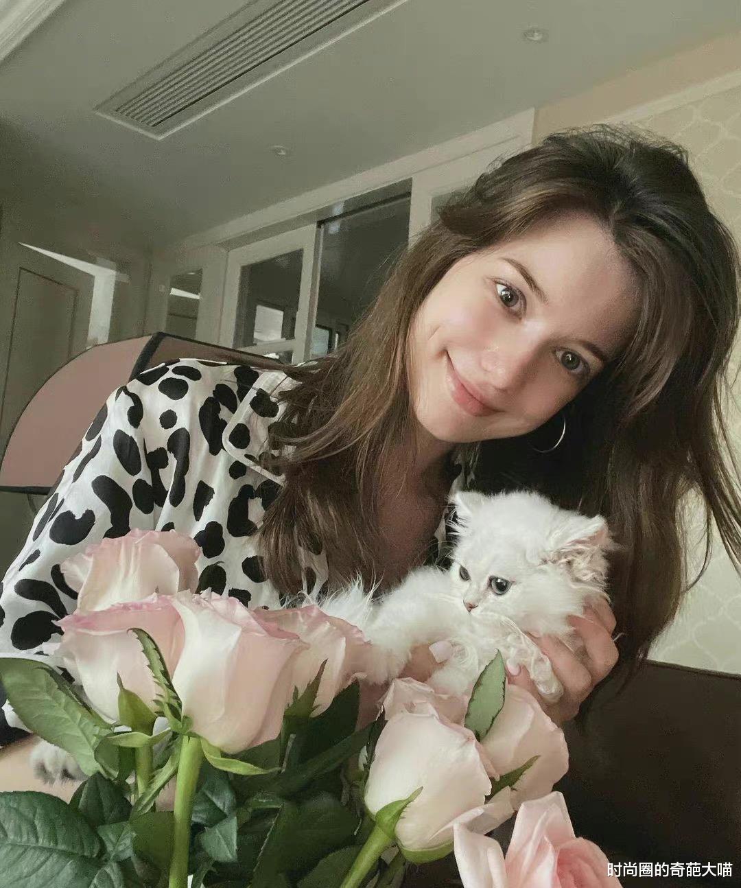 安妮·海瑟薇|集齐4国强大基因，优越长相上镜似仙女，微微一笑撞脸安妮海瑟薇