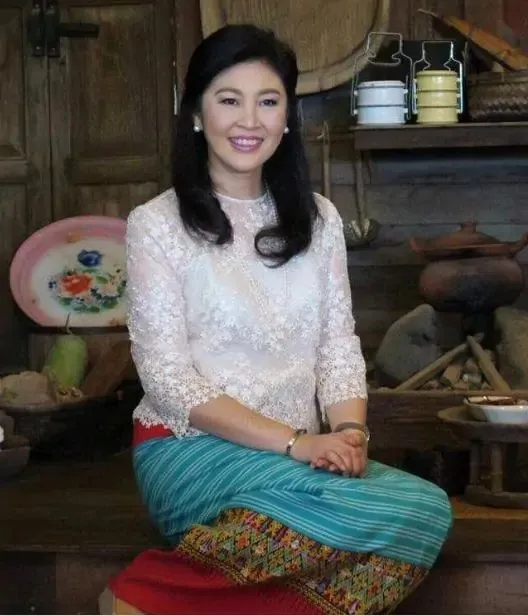 晓说时尚儿|英拉流亡生活太壕,三代同框都穿香奈儿,让奥巴马看呆的基因太强
