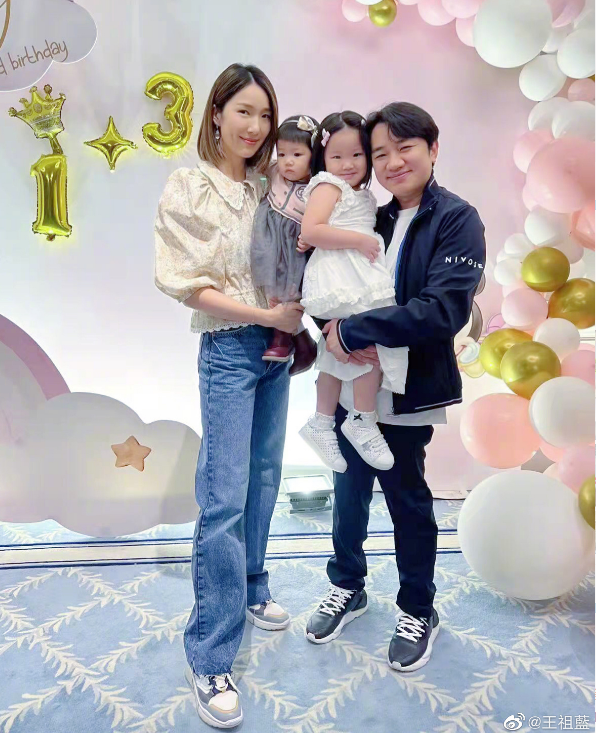 王力宏|王祖蓝为俩女儿一起庆生，老大俏皮嬉笑像爸爸，老二颜值高随妈妈