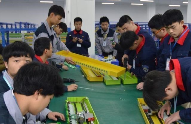 家有二宝育儿|让孩子去打工，还是读职高？高中老师说出答案，点醒了家长