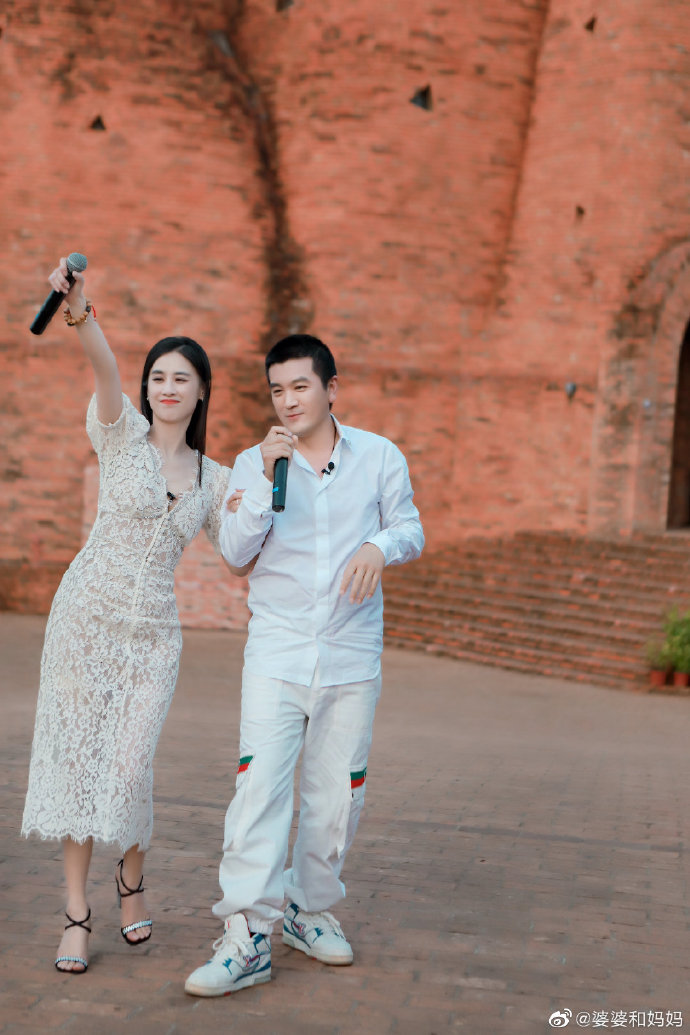 刘诗诗|带货2900万排第一！潘长江直播再卖酒，拒绝反诈警官连麦惹争议