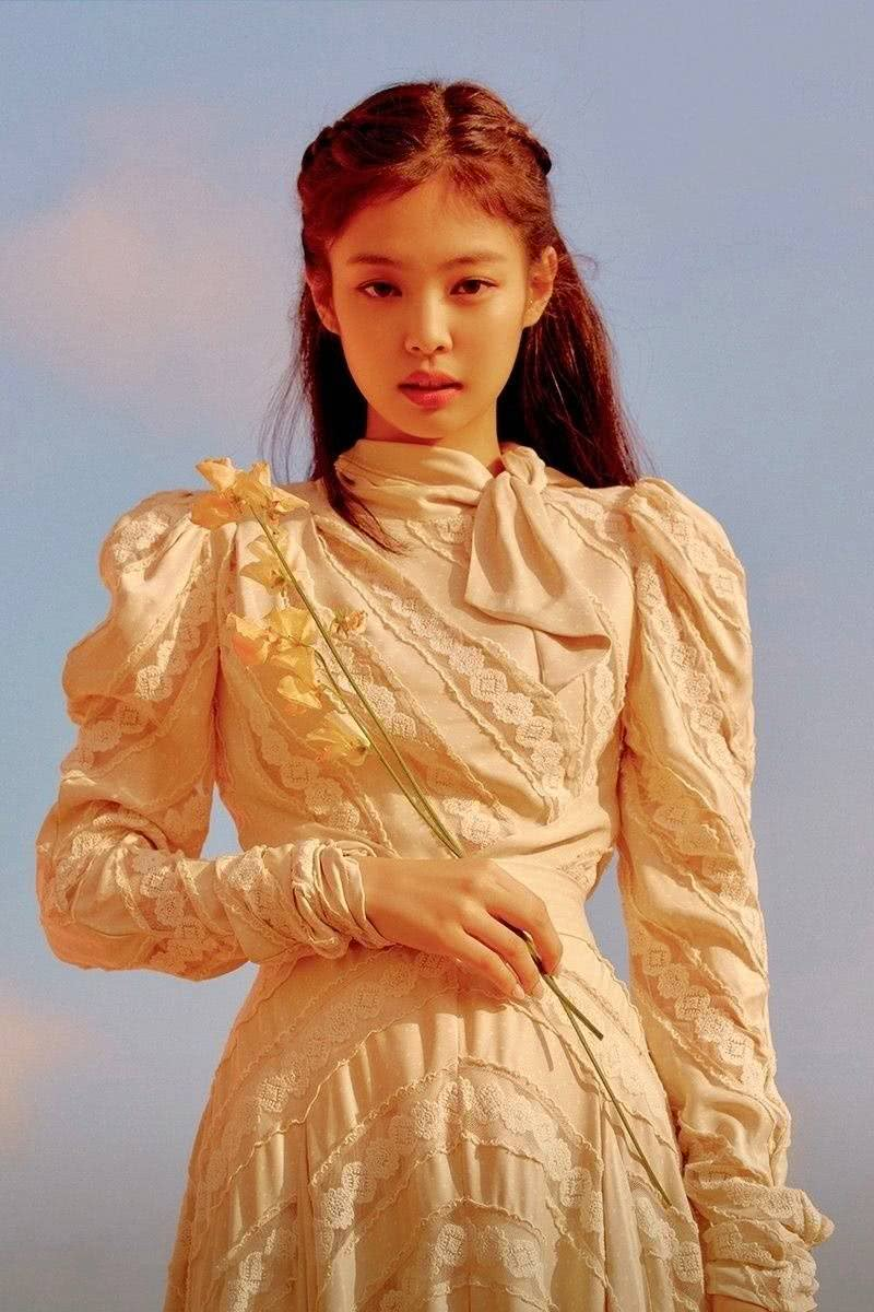 闲鱼有话说|今年夏天开始流行“泡泡袖”,减龄又有高级感,半个娱乐圈都在穿