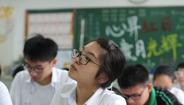 教师|成都一中学新入职教师均来自清北？人均年薪17万，内卷也太严重了