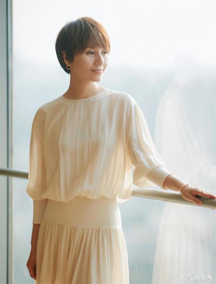 发型|女人过了40岁该剪什么发型?看袁泉陈数赵薇就知道了,气质减龄