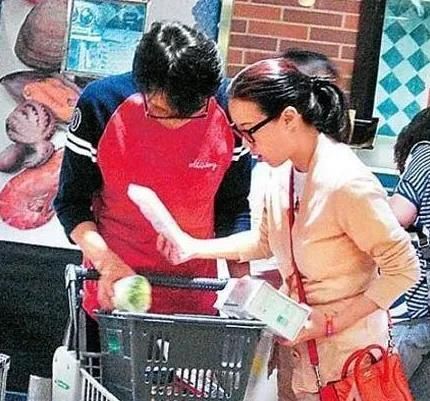 曾宝仪|演员曾宝仪，跟初恋分手后又复合，同居17年无结婚打算