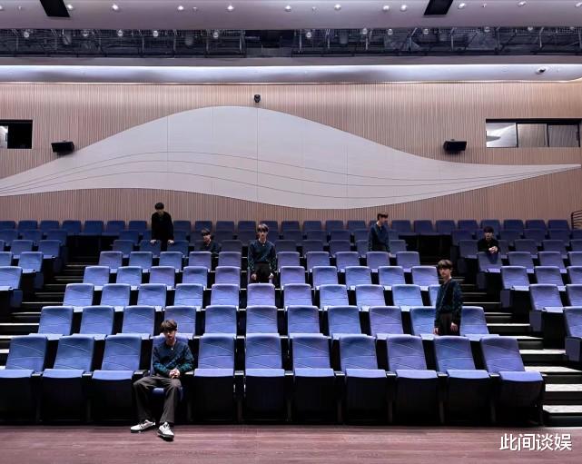 马嘉祺|时代少年团五人发文迎接十二月，马嘉祺拍照风格独特，宋亚轩文案可爱