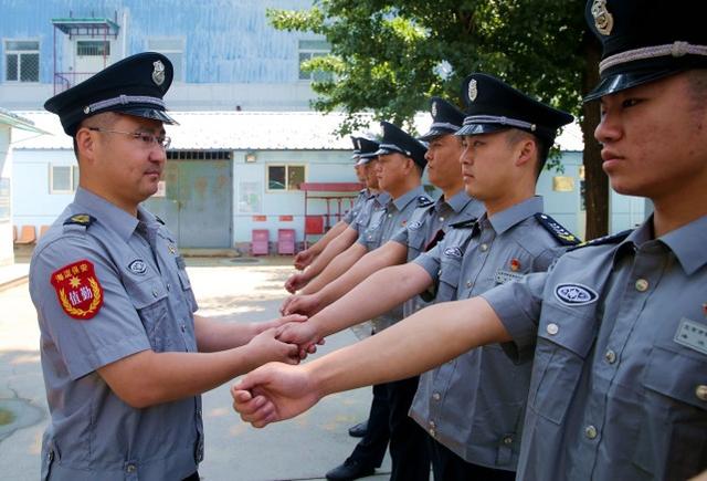三亚|14年，从普通保安到北京市劳动模范，他是怎么做到的？
