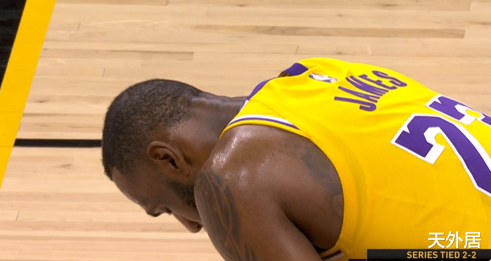 勒布朗·詹姆斯|三分10中6,正负值-24!詹皇倒下,垂头丧气+弓腰捂脸,不知咋办