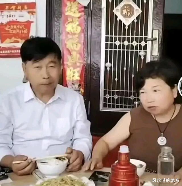 杜新枝退网坐等真相,网友否认杜大娘黔驴技穷,估计还会发小作文