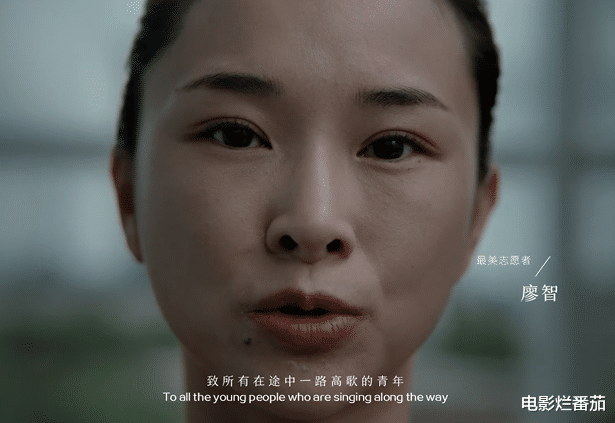 电影烂番茄 带着妈妈去上学，学手语的律师，这个3分钟短片让我哭得稀里哗啦