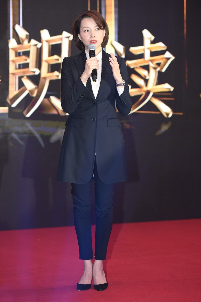 穿衣搭配|董卿衣品原来这么好，西装配紧身裤优雅干练，这气质真不一般