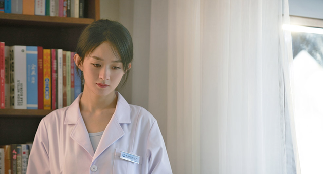 赵丽颖|赵丽颖《谁是凶手》演活双面心理医师，导演却自爆都不想和她合作