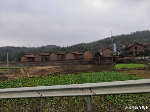 炮弹|邵阳炮弹军工厂，藏于天然洞穴之中，曾获得多次荣誉，现荒草丛生