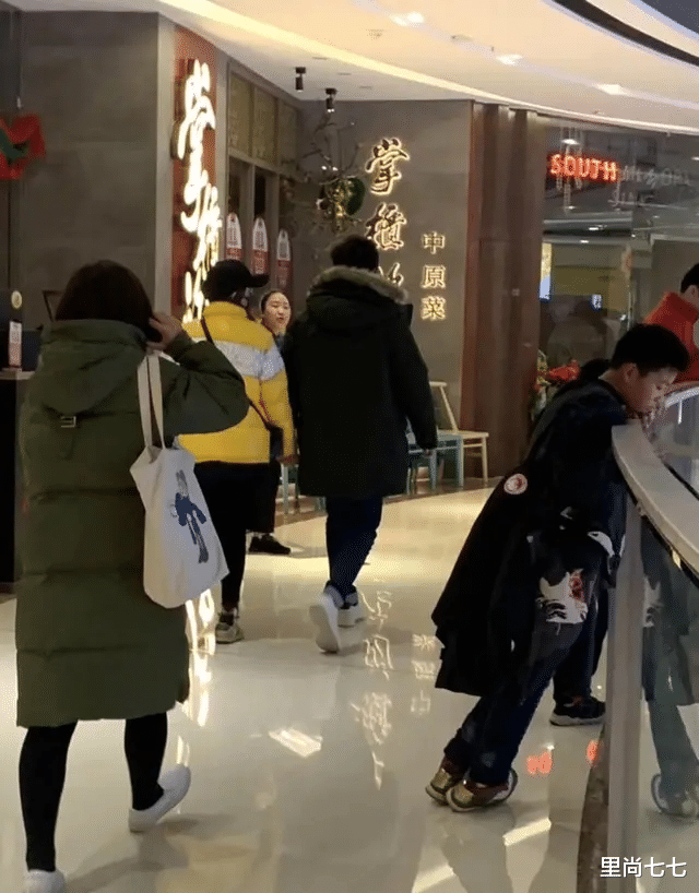 陈乔恩|陈乔恩怎么胖成这样，侧脸肿得像发面馒头，下巴厚实脸比男友还大