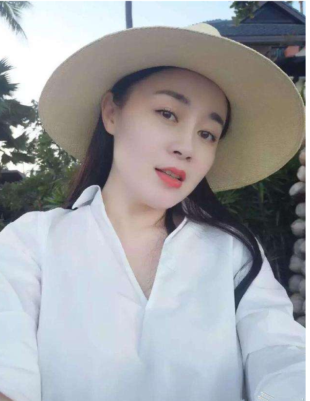 关婷娜|关婷娜明明很胖,为什么还有人说她美,看了她穿衬衫的样子就明白了