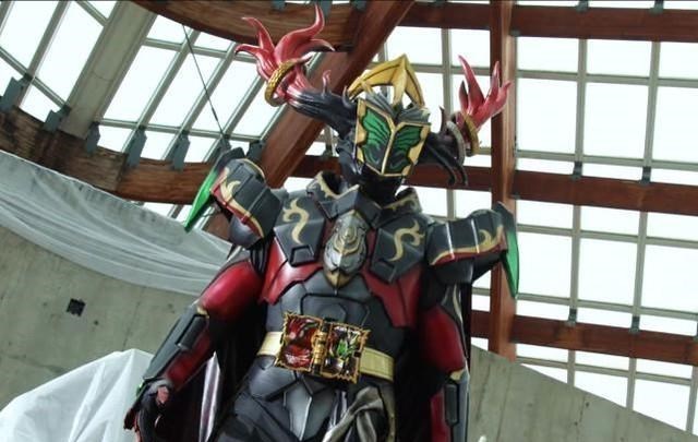 兜妈哎叨叨|圣刃:飞羽真绝望变身远古飞龙,最终形态复制零一,省了好多个亿