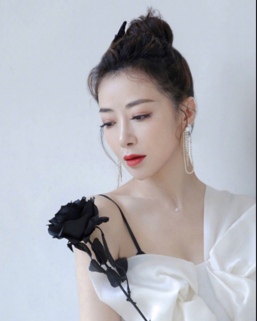 灵熙说珠宝|陈紫函气质优雅，演技好，身材绝美，却一直不温不火