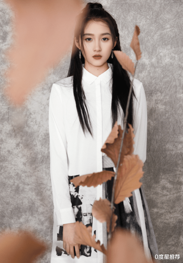 关晓彤|论“安全裤”只服关晓彤，比短裙还长2CM，95后果然奔放