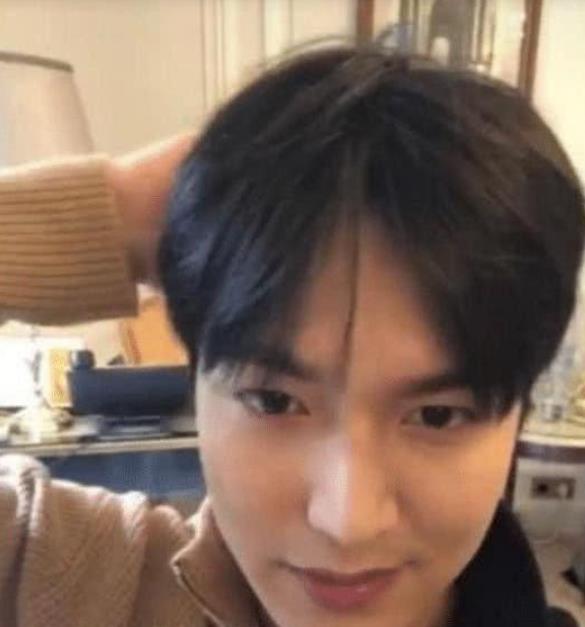 李敏镐|李敏镐颜值回不去了？被爆恋情后首露面，脸部浮肿下颌线消失