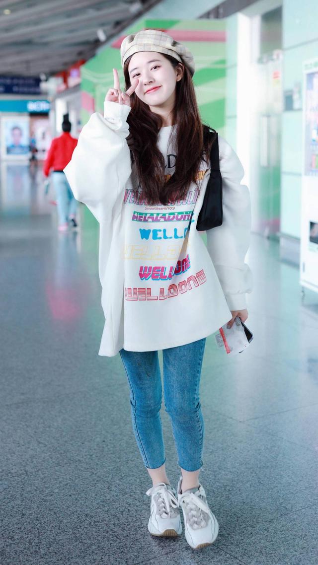 小智时尚|赵露思真的好会穿,私服堪称大学生范本,减龄同时元气满满