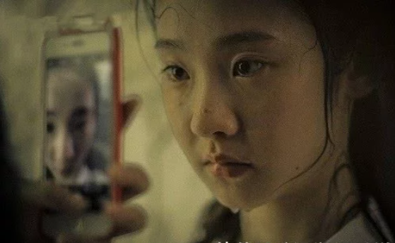 娱乐圈|她实在是太干净了，何老师都劝她不要进入娱乐圈，可还是凭借姣好的身材出道！