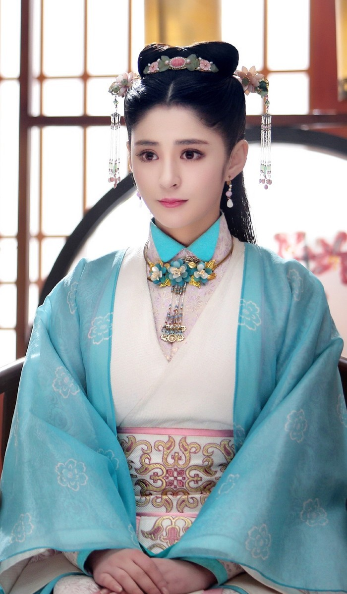 李心艾|李心艾，曾是周杰伦最美女主，现在她的身材和早前的她，胖若两人