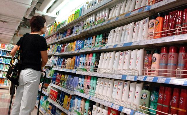 洗发水 李佳琦推荐的洗发水,用后头发浓密顺滑,却因“便宜”被质疑