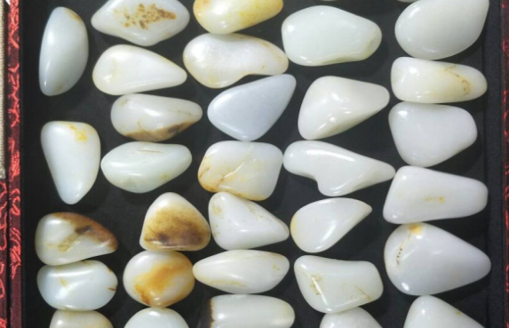 |和田玉并非普通石头，玩和田玉的人千千万，这两种人最不适合玩