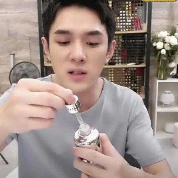 郑爽|李佳琦力荐给妈妈的精华走红!补水美白还去黄,网友:平价兰蔻