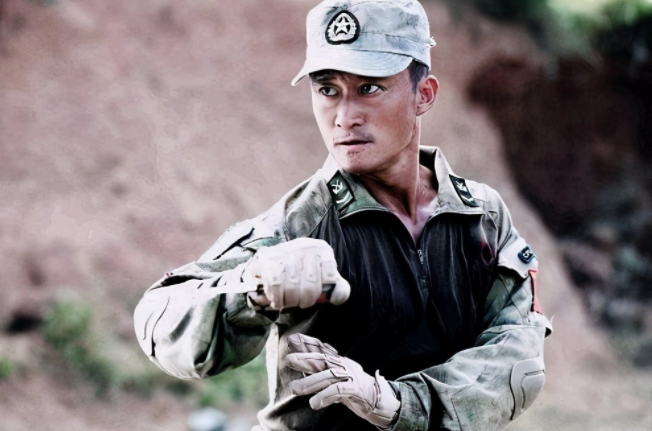 吴京|鹿晗隔空喊话吴京，愿意0片酬出演《战狼3》，吴京仅用6个字回应