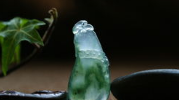 翡翠|翡翠戒面应该怎么鉴定？这么多高档翡翠，都受到了富豪们的追捧