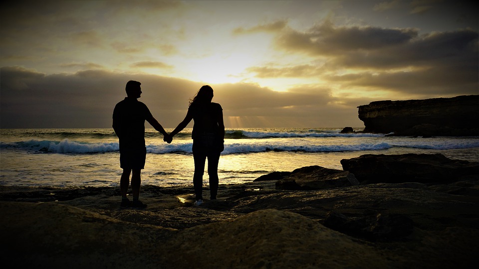 一伊情感|丈夫出轨,面对小三的挑衅,看原配如合智斗成功挽回家庭