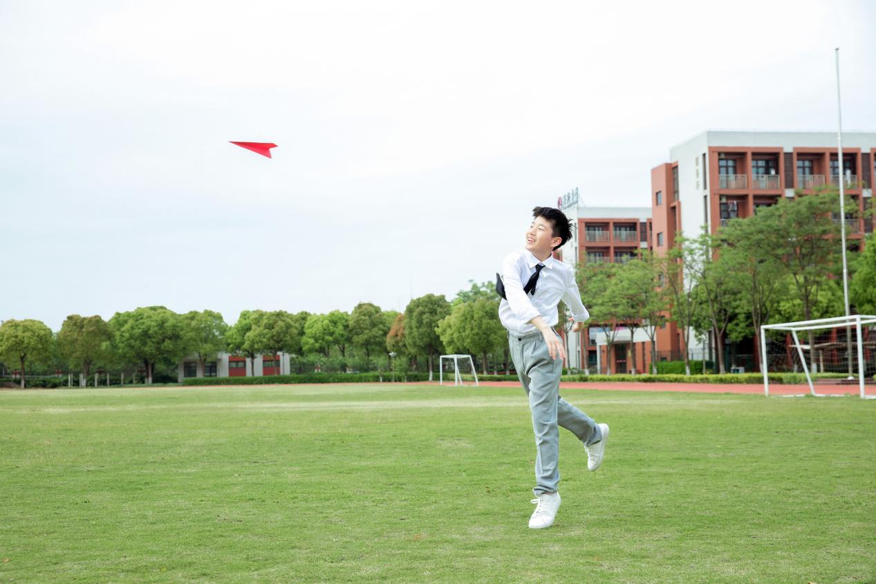 墨菱泛歌|缘来青少年教育：16岁孩子不想上学，闹着要打工，家长该怎么劝说