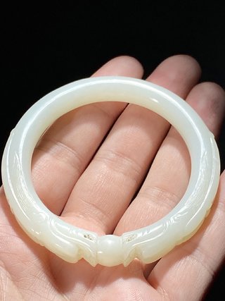 和田玉籽料|清中期 和田玉籽料 白玉 二龙戏珠纹 手镯 圆镯