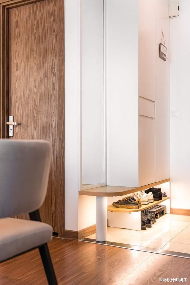 软装的力量果真强大！67㎡保留猪肝色地板，没想到完工后如此好看