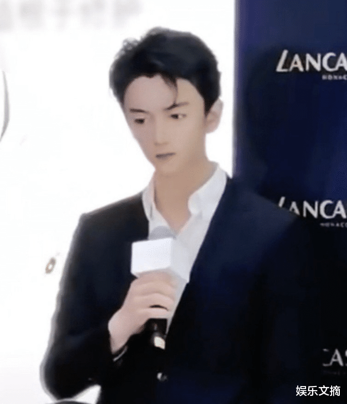 薇娅|陈晓出席活动被围观，路人打开美颜特效拍摄，这下巴却惊呆我了