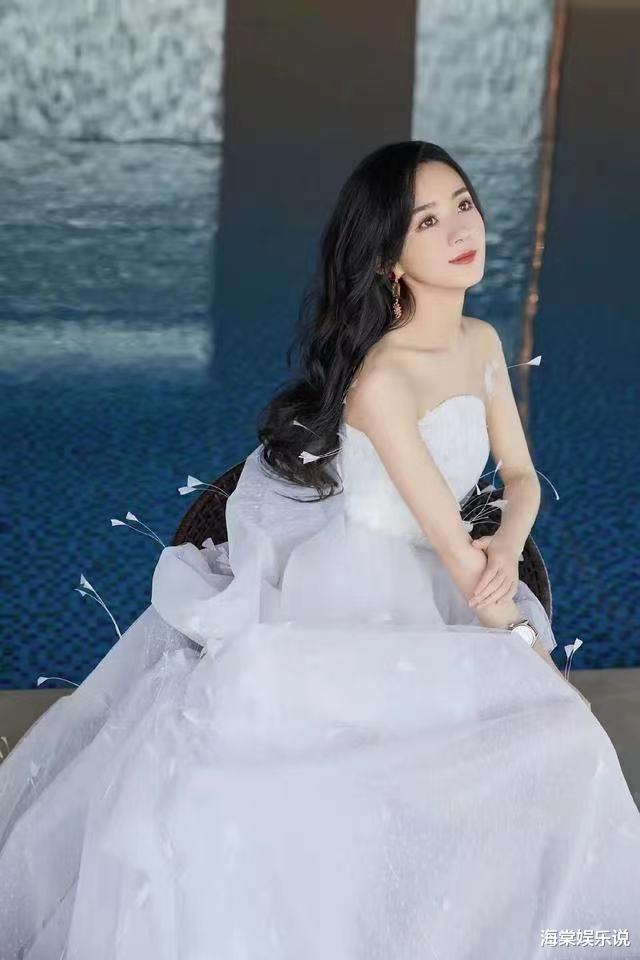 郭麒麟|赵丽颖和杨紫同穿高奢礼服，美得倾国倾城，1个像新娘子1个像仙女