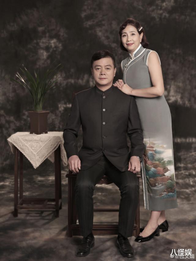 包文婧|包文婧携父母拍民国风全家福，穿旗袍温婉动人，一家人都是高颜值