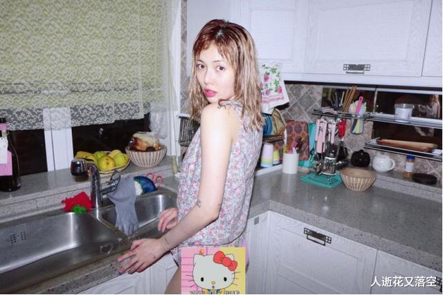 金泫雅|女星泫雅拍大片，穿着暴露精神状态堪忧，被指像第二个崔雪莉