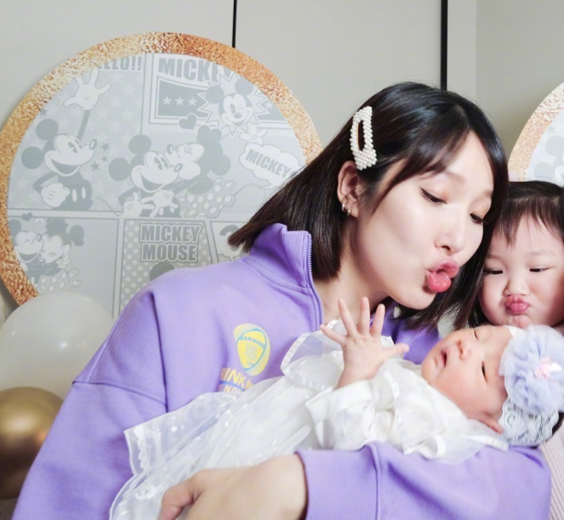 王一博|王祖蓝的基因太强大了， 一家五口除了妻子李亚男， 其余四人共用一张脸