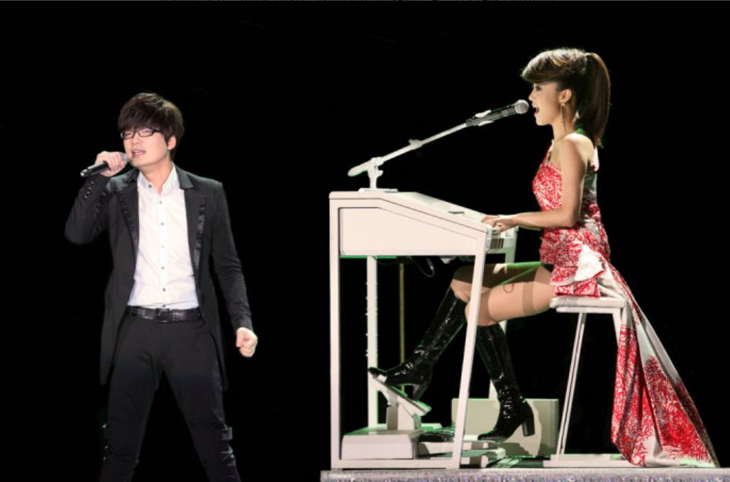 凤凰传奇|凤凰传奇的“清醒”:9次上春晚,五五分账23年,比玖月奇迹高明