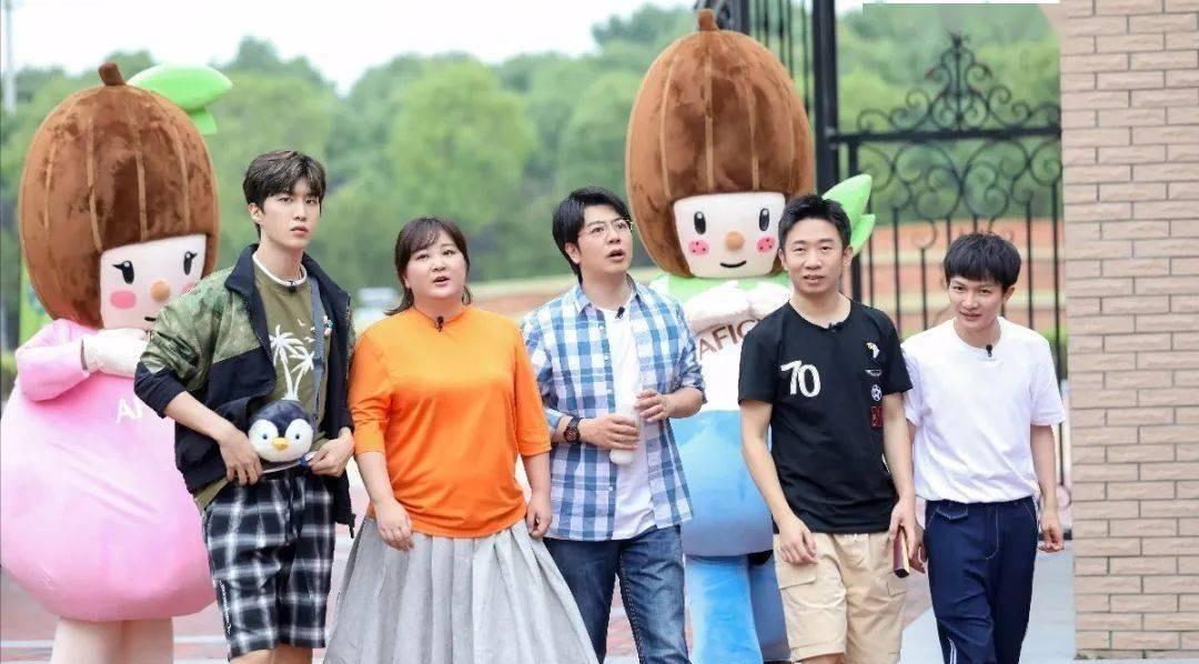 贾玲|《青春环游记3》开始录制，贾玲稳坐C位，汪苏泷杨洋坐在外围