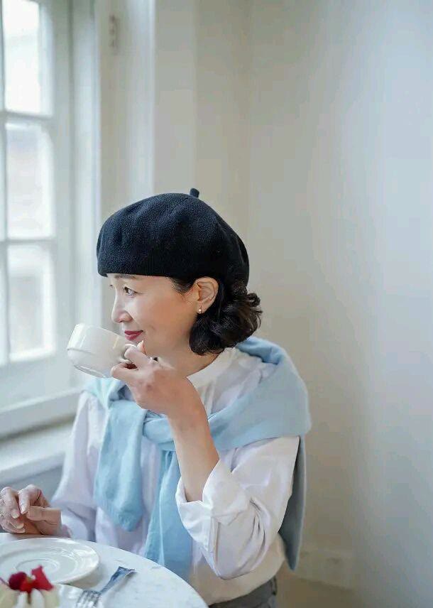 发型 女人到50岁想要有气质，这4种发型尽量避开，容易显老还有大妈感