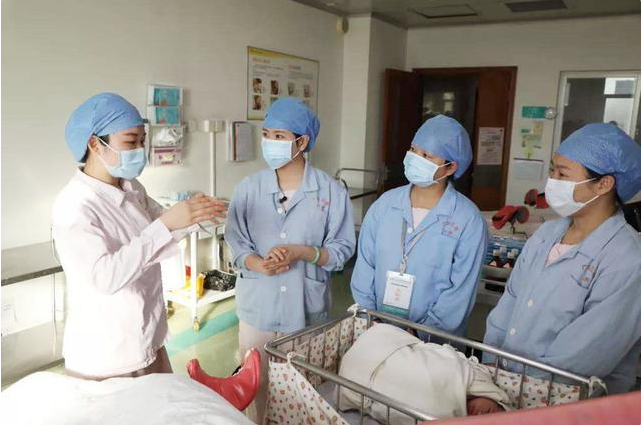 Ainee妈咪|孕8-9个月时,胎宝会进入到“猛涨期”,准妈妈们注意控制体重