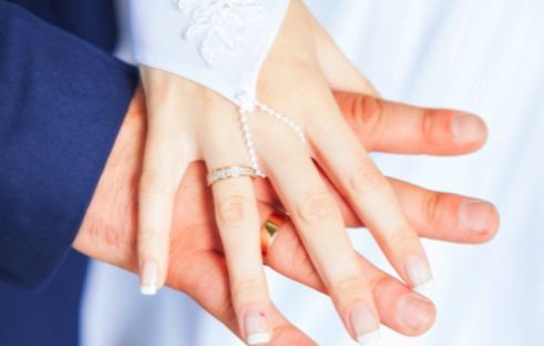 哲学筱筱|一上门女婿每个月给妻子3000，让三胎跟自己姓，妻子：你不配