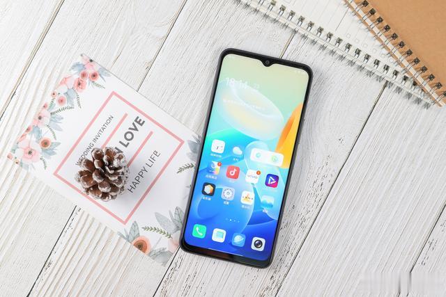 vivo y55s|vivo Y55s圖賞：透澤鏡面質感，呼吸云階設計