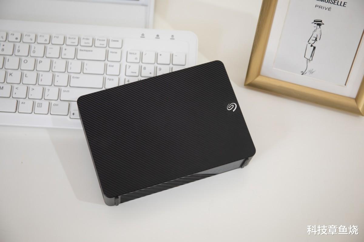 希捷|打造個人桌面數據庫，只需一個希捷睿翼桌面移動硬盤