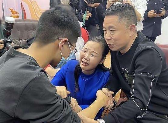 关晓彤|曝孙卓回深圳具体时间，孙卓妈妈要做直播，首次透露儿子兴趣爱好