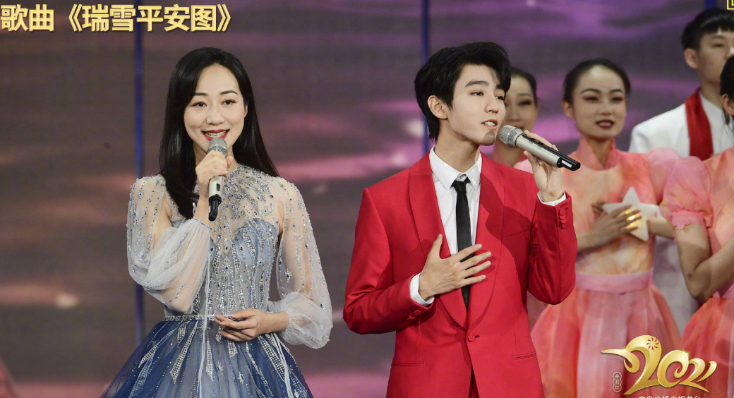 迪丽热巴|春晚节目热度榜：迪丽热巴李现领跑第一，张艺兴solo直言就像疯了