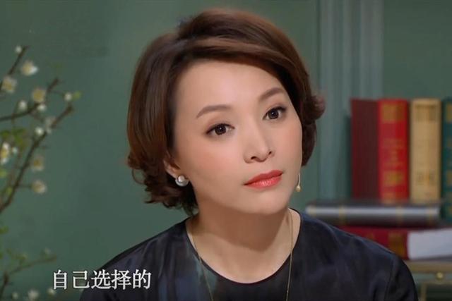 董卿|董卿落选谢娜遭罪，央视十佳主持人名单曝光，网友发现大批通稿